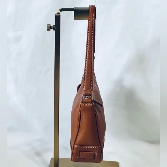 Coach Vintage Hampton Demi Leather Shoulder (pochette) Bag - Picture 4 of 9